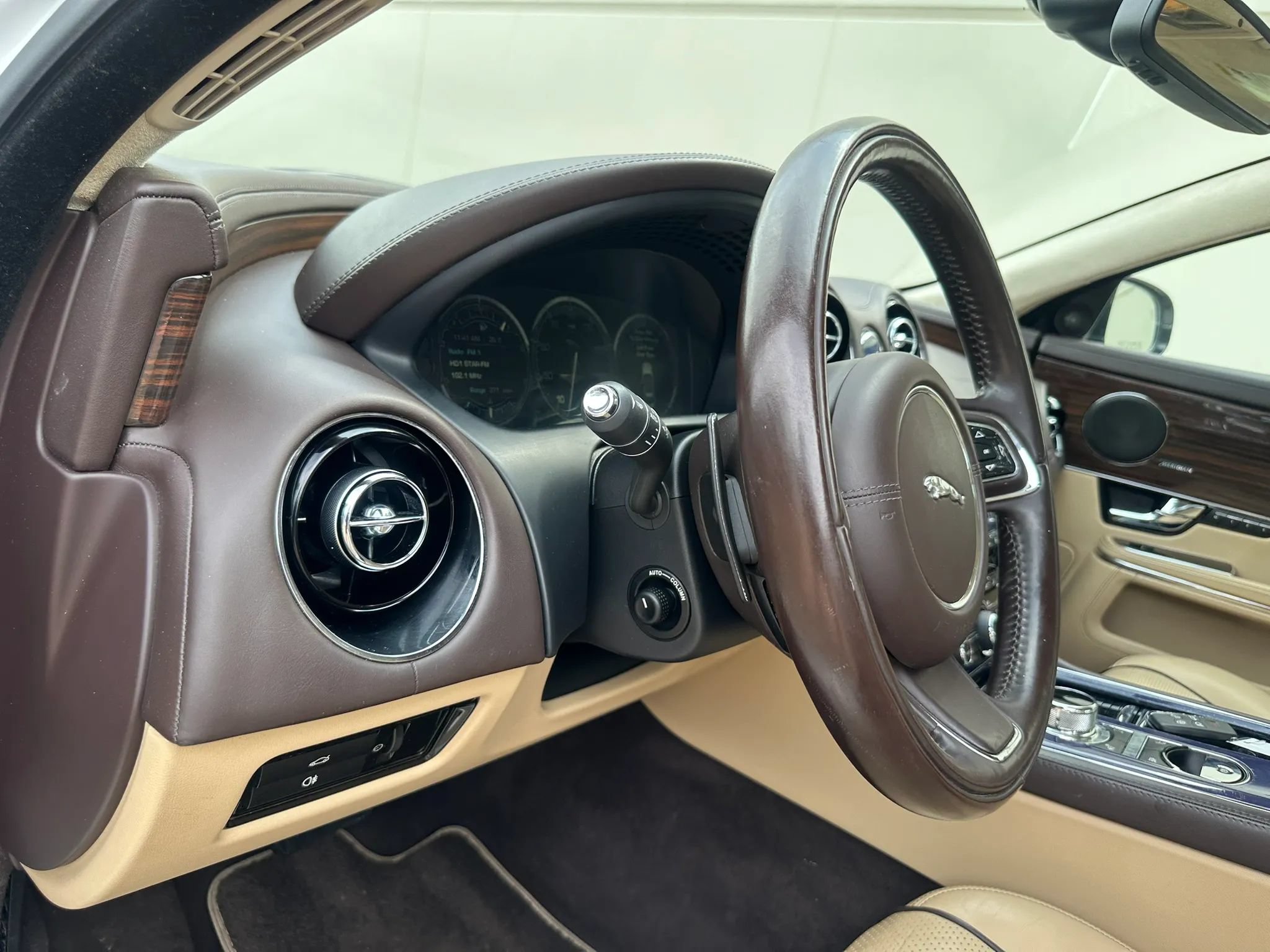 Used 2013 Jaguar XJ L Portfolio RWD image 36