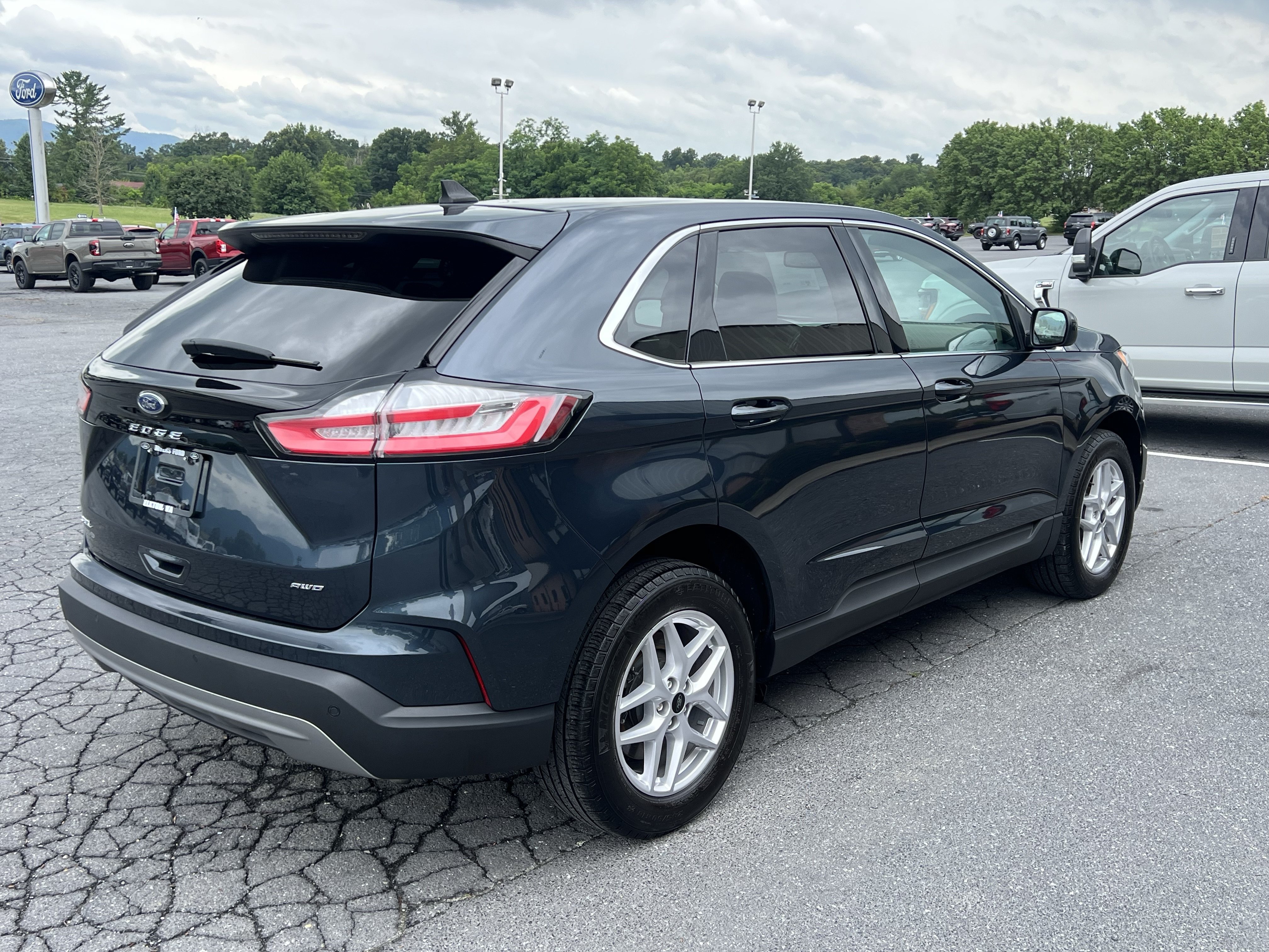 Used 2024 Ford Edge SEL w/ Convenience Package AWD/4WD image 9