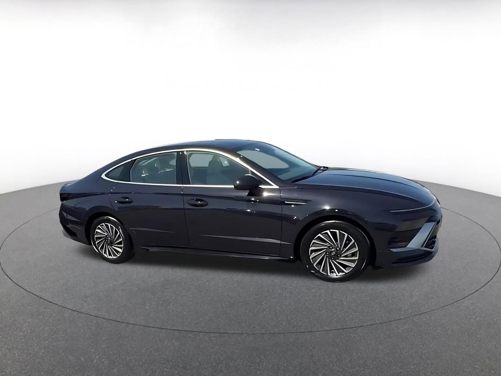Used 2025 Hyundai Sonata SEL image 2
