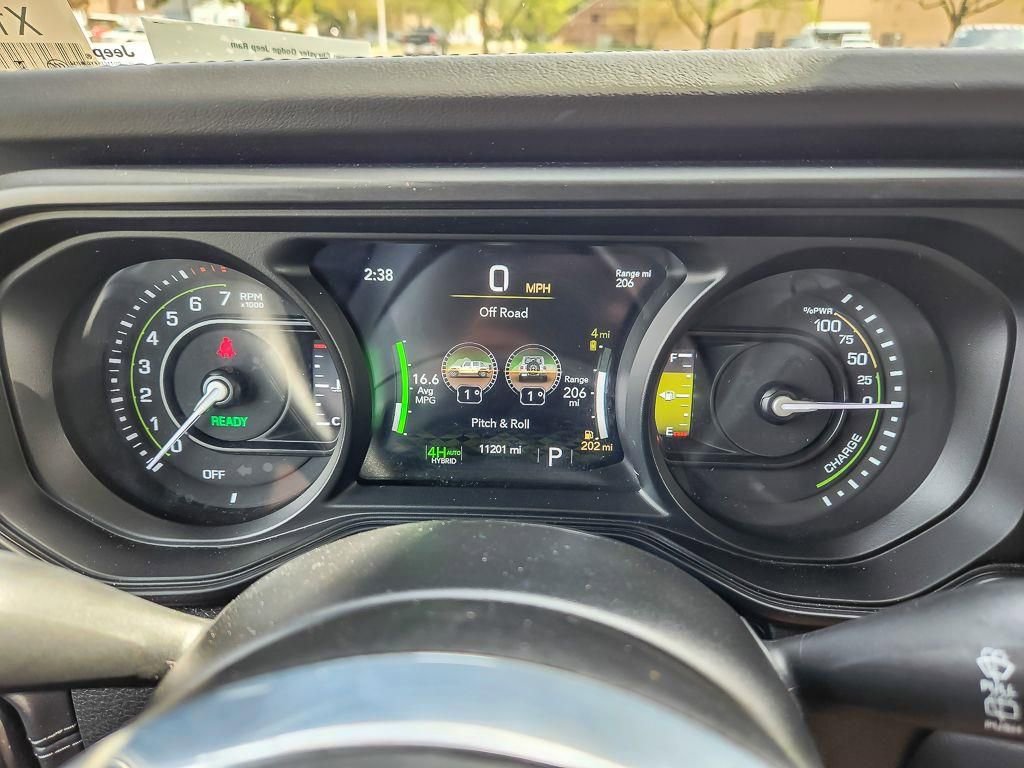 Used 2025 Jeep Wrangler Unlimited Sahara AWD/4WD image 12