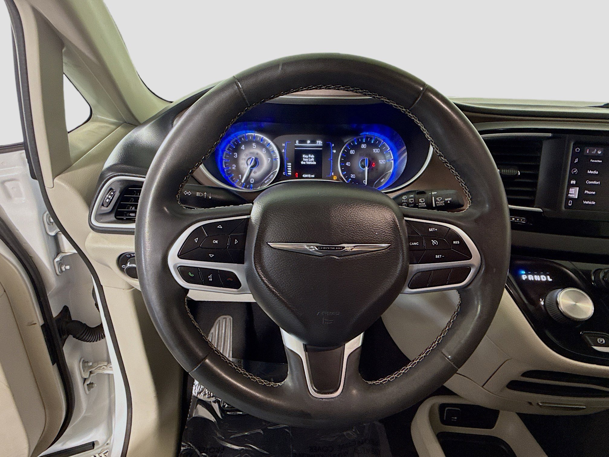 Used 2022 Chrysler Voyager LX FWD image 13