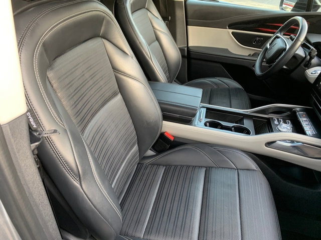 Certified 2024 Lincoln Nautilus Reserve AWD/4WD image 11