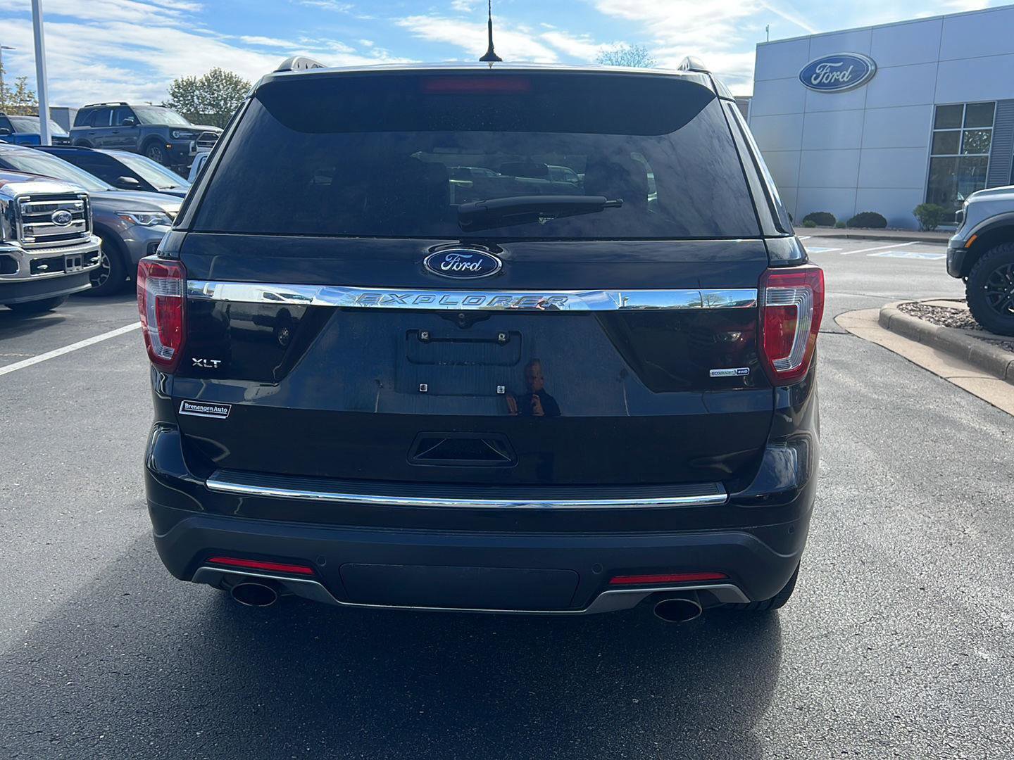 Used 2018 Ford Explorer XLT w/ Equipment Group 202A AWD/4WD image 7