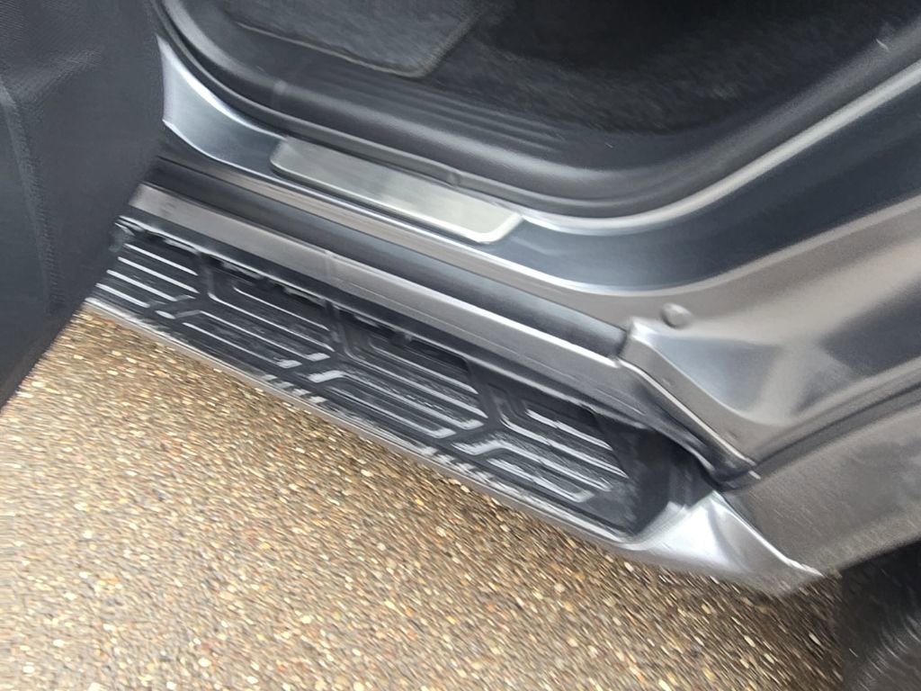 Used 2024 Nissan Armada SL w/ Captain's Chairs Package image 41