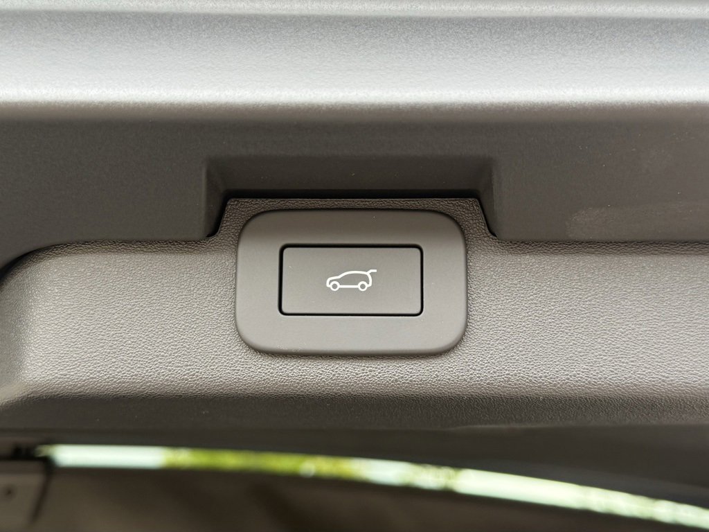 New 2025 Land Rover Discovery Dynamic SE image 38