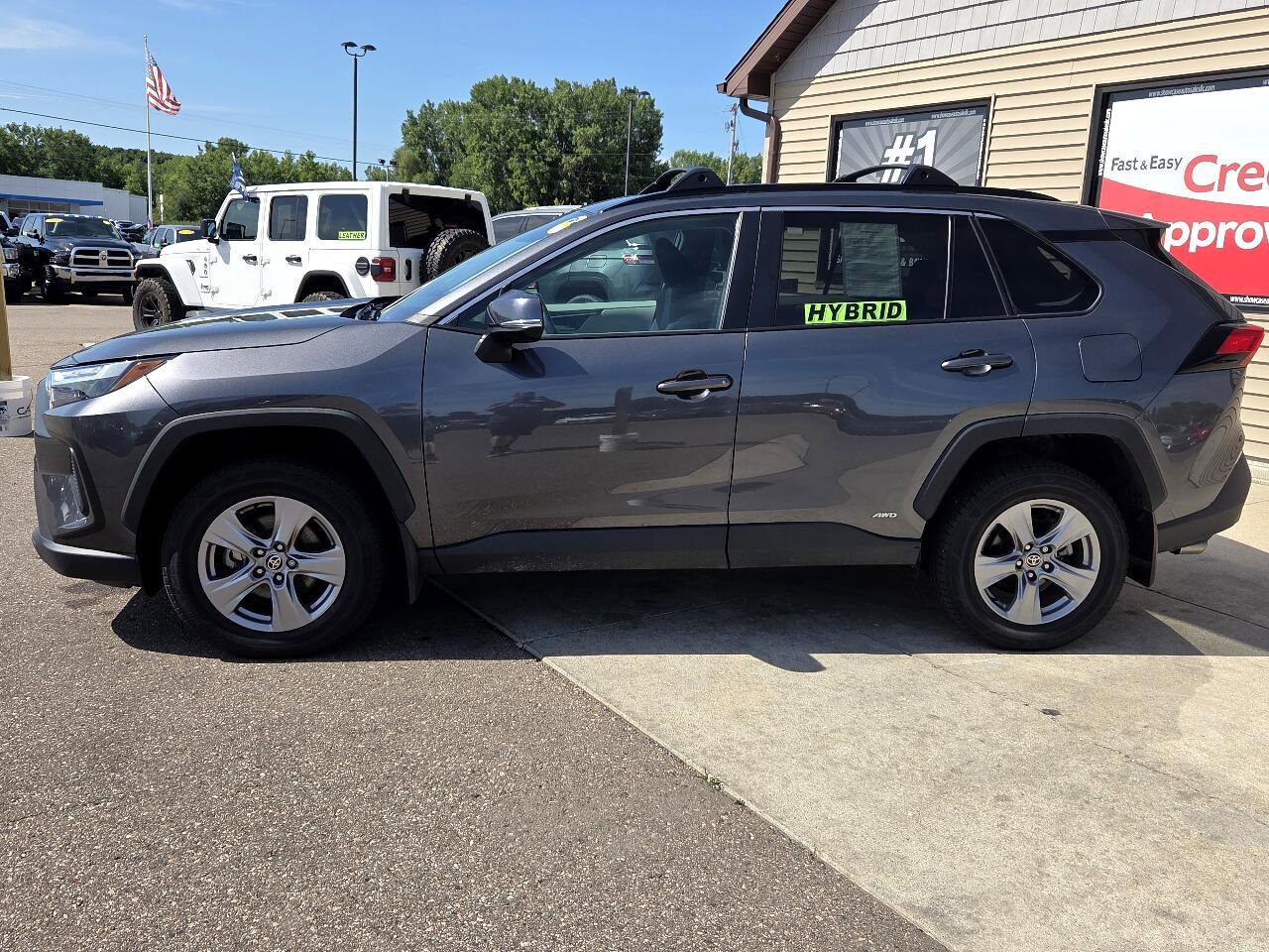 Used 2023 Toyota RAV4 XLE image 9