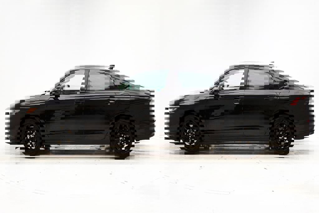 Used 2025 Honda Accord SE image 6