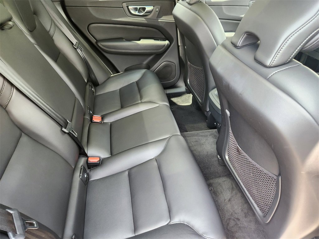 Used 2025 Volvo XC60 B5 Core image 21