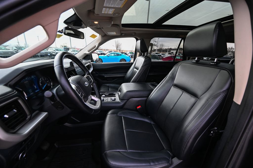 Used 2022 Ford Expedition Max XLT image 19