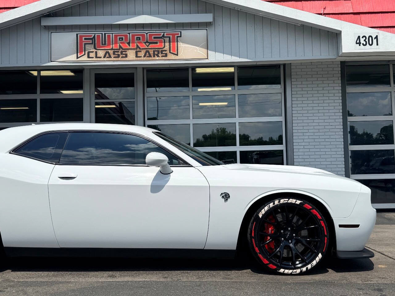Used 2016 Dodge Challenger SRT Hellcat RWD image 10