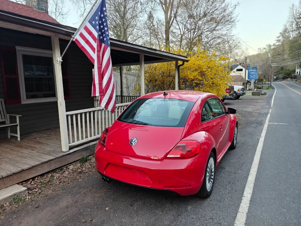 Used 2015 Volkswagen Beetle 1.8T FWD image 2