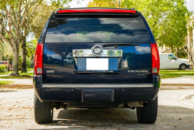 Used 2009 Cadillac Escalade AWD image 7