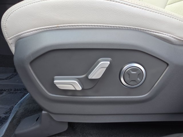 Certified 2024 Hyundai Santa Fe Limited FWD image 11