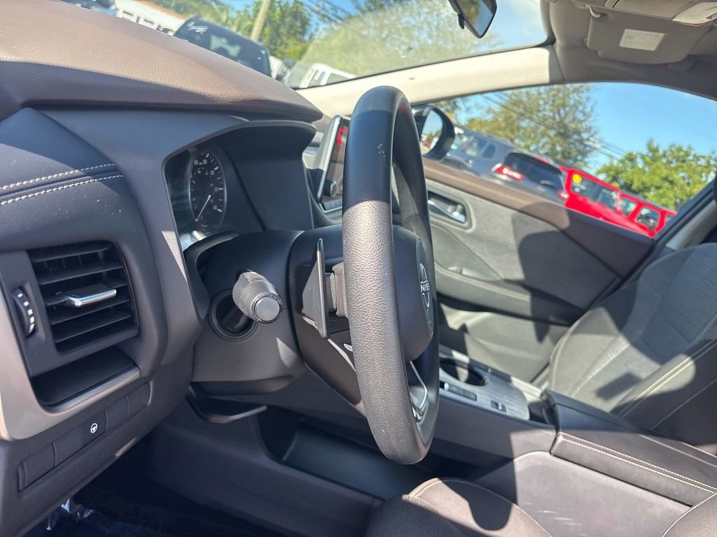 Used 2023 Nissan Rogue SV image 29