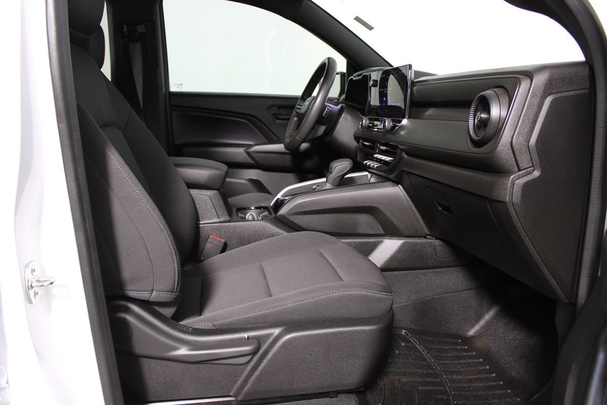Used 2024 Chevrolet Colorado Trail Boss w/ Technology Package AWD/4WD image 12