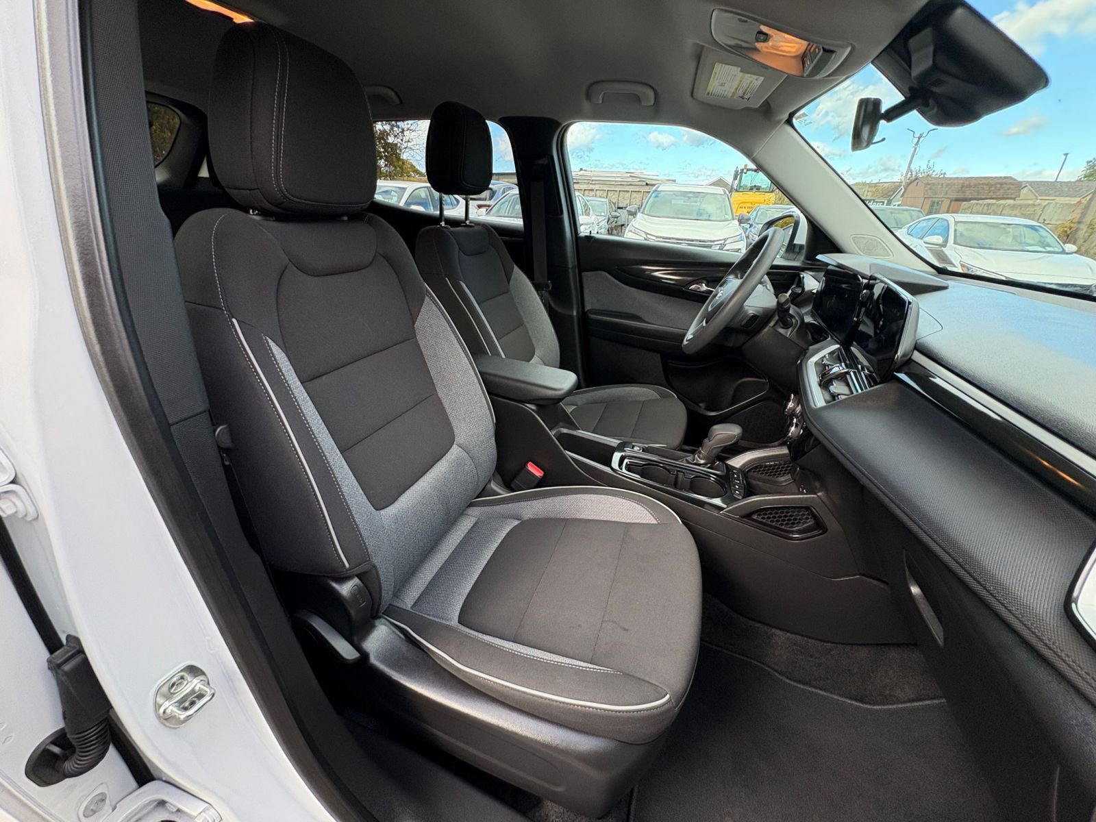 Used 2025 Chevrolet TrailBlazer LT image 34