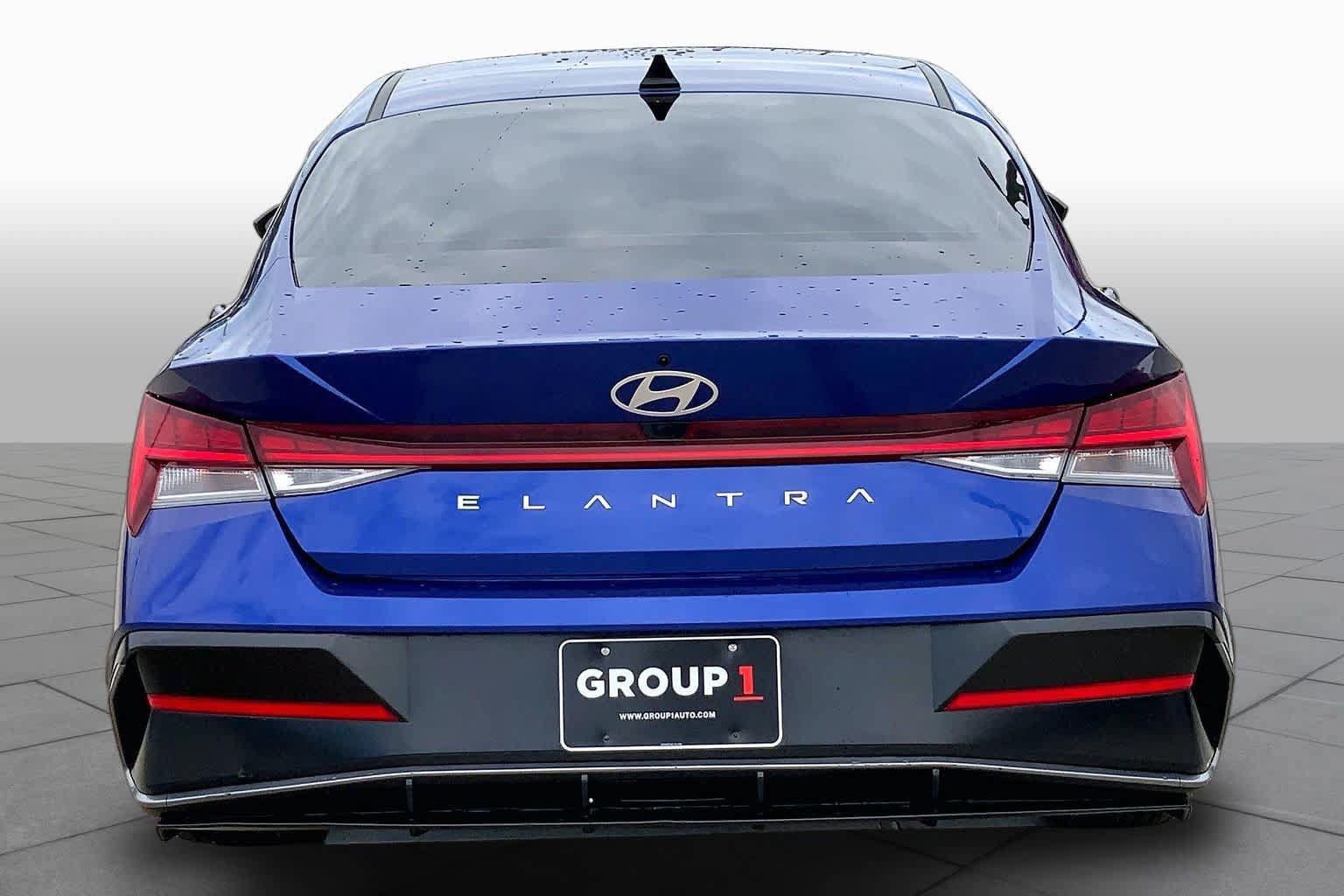 Used 2024 Hyundai Elantra SEL w/ Convenience Package FWD image 5