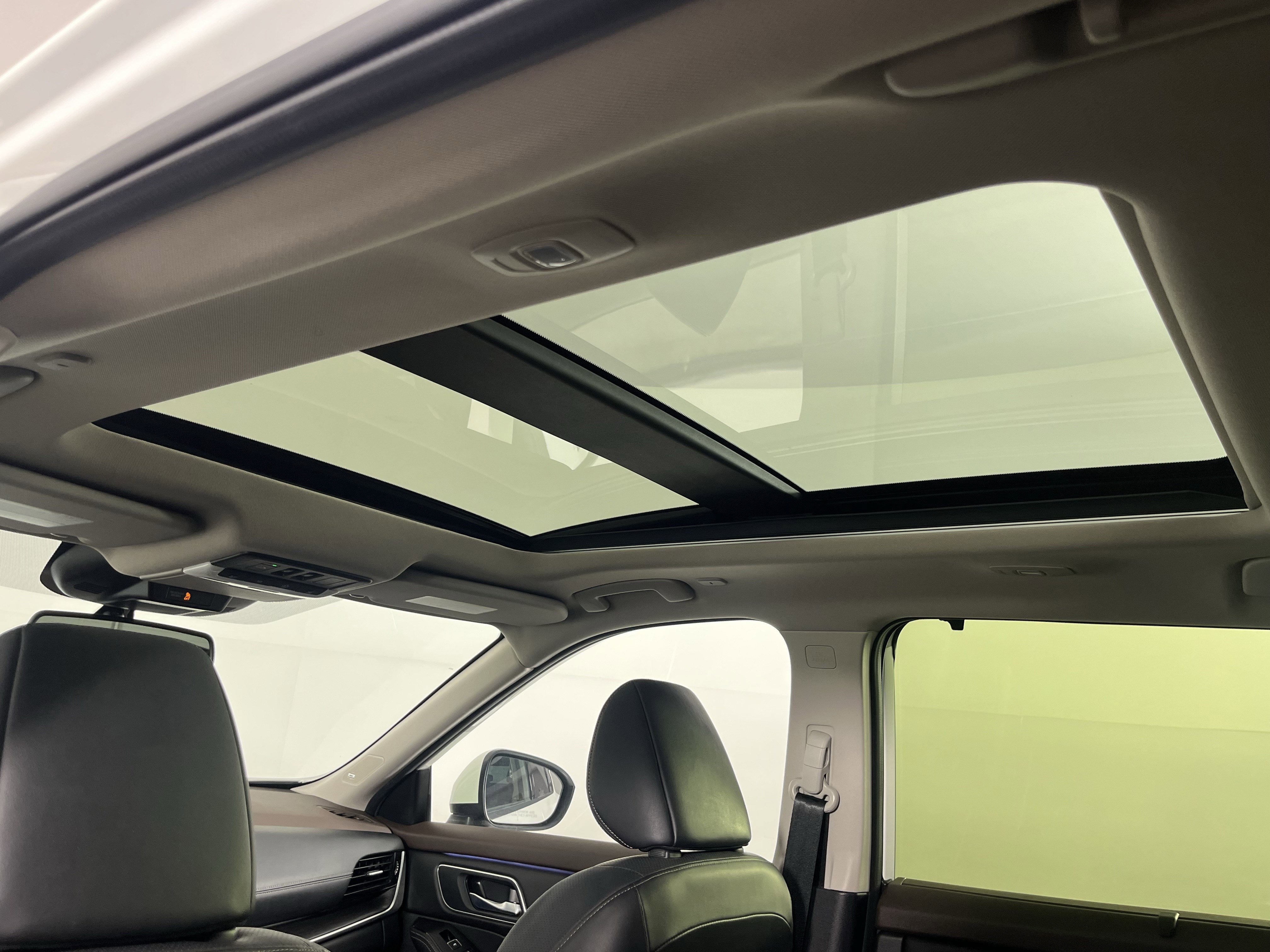 Used 2023 Nissan Rogue Platinum image 17