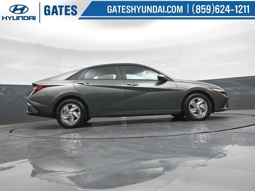 New 2026 Hyundai Elantra SE FWD image 37