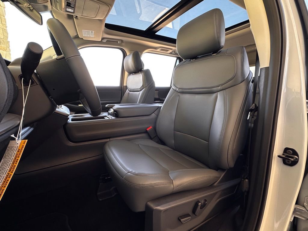 New 2026 Ford Expedition Active image 4