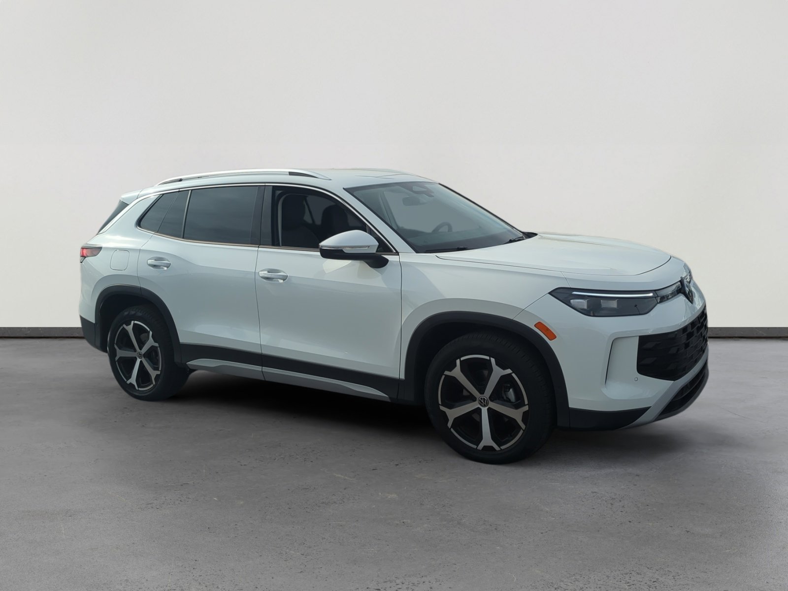 New 2025 Volkswagen Tiguan SE image 7