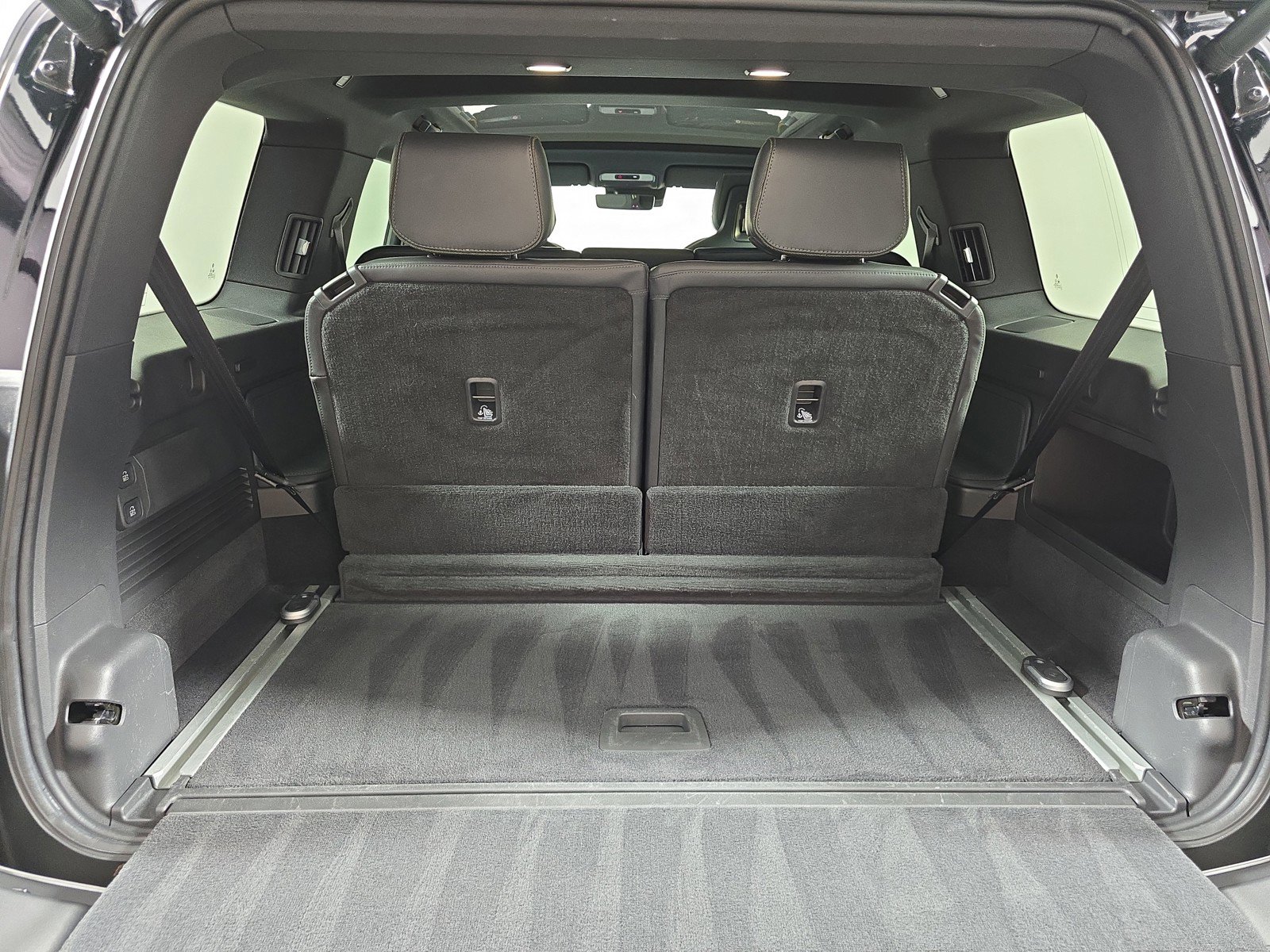 Used 2025 Rivian R1S Adventure AWD/4WD image 15