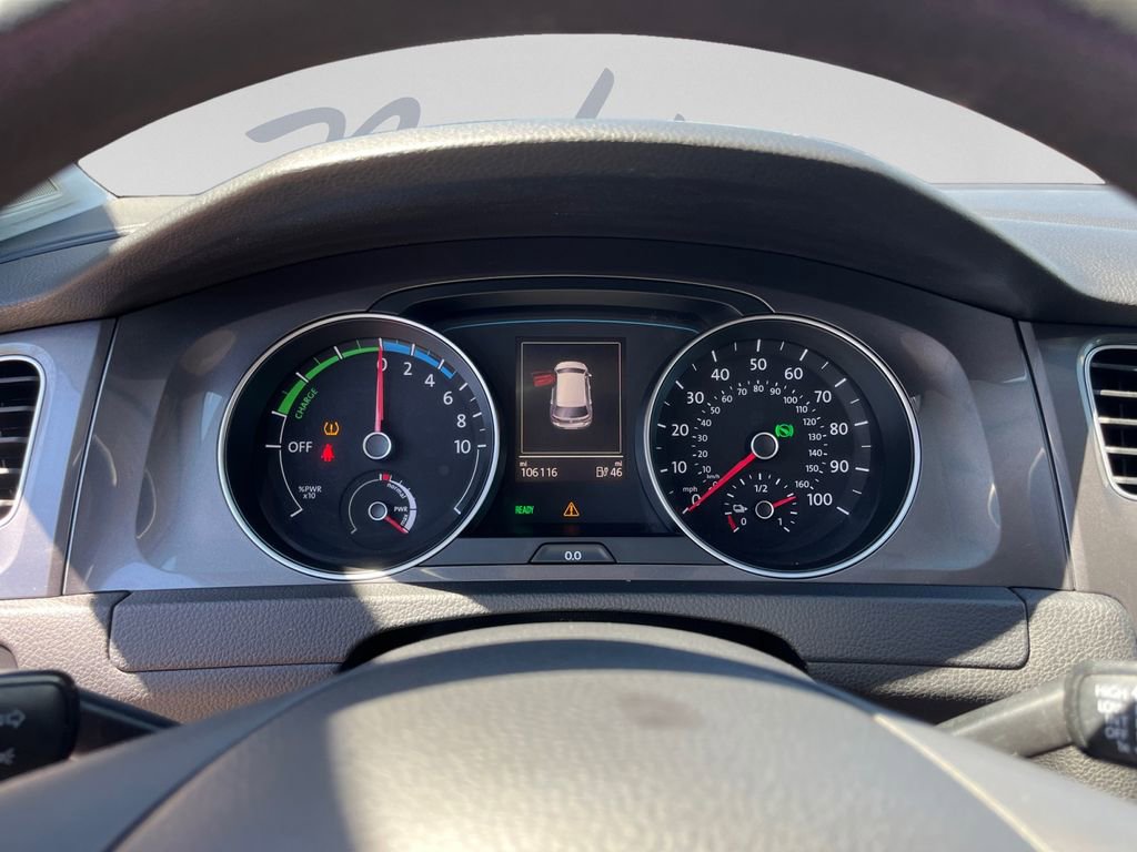 Used 2016 Volkswagen e-Golf SE w/ DC Fast Charging Package FWD image 21