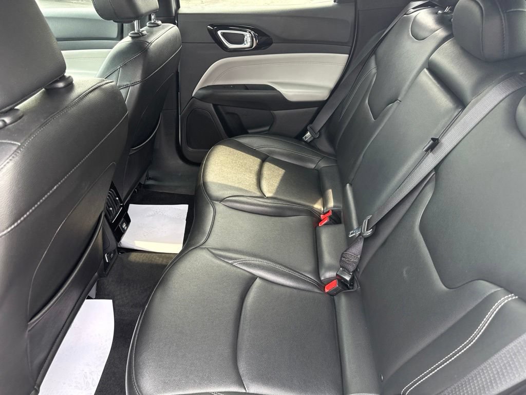 Certified 2025 Jeep Compass Limited AWD/4WD image 36