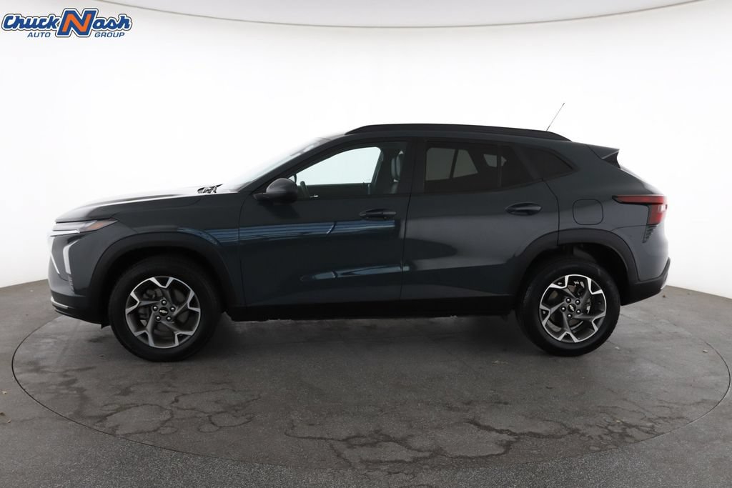 Used 2025 Chevrolet Trax LT FWD image 7