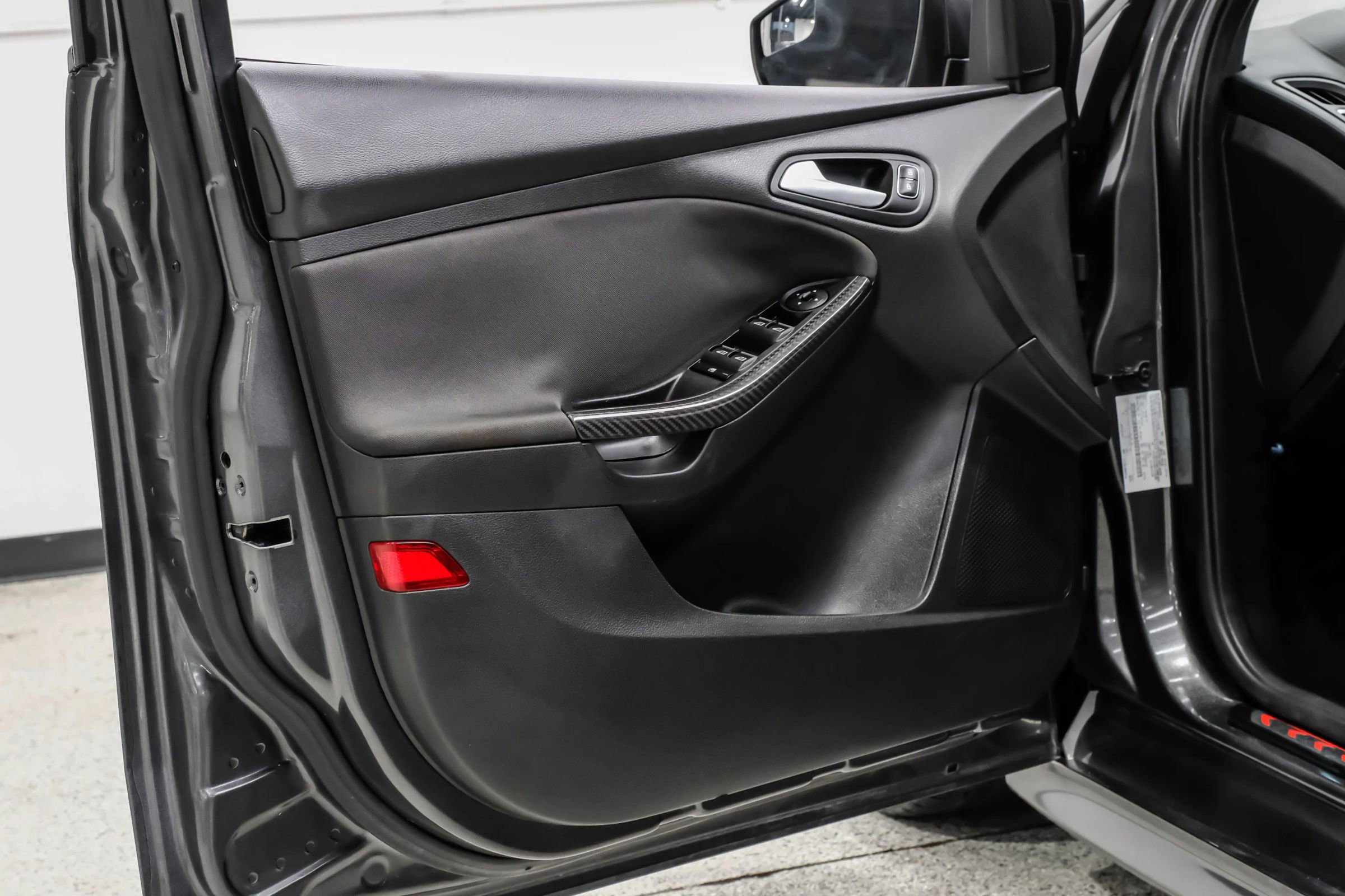 Used 2018 Ford Focus ST w/ Equipment Group 402A FWD image 53