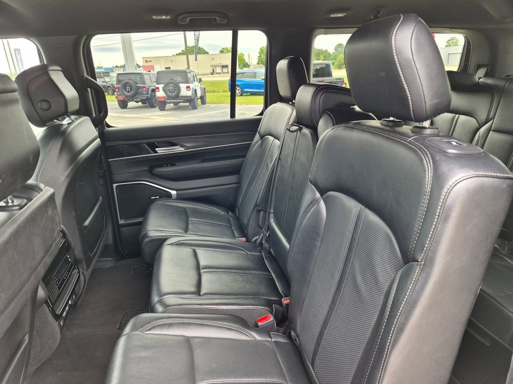 Used 2024 Jeep Wagoneer Series II w/ Flexible Seating Group AWD/4WD image 29
