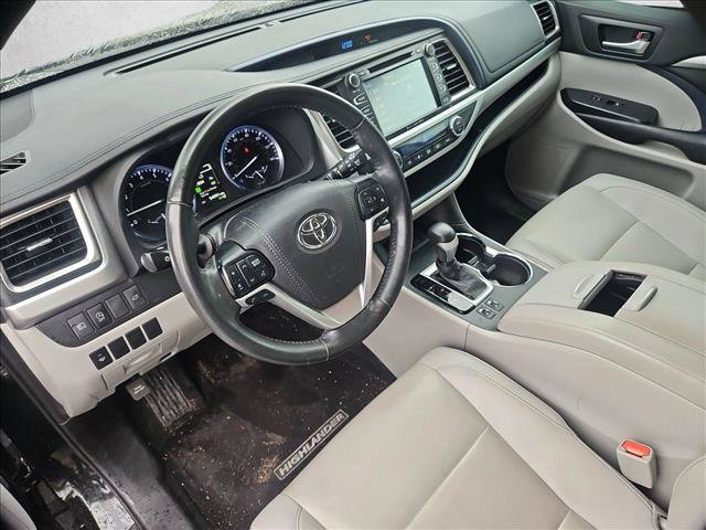 Used 2019 Toyota Highlander XLE FWD image 13