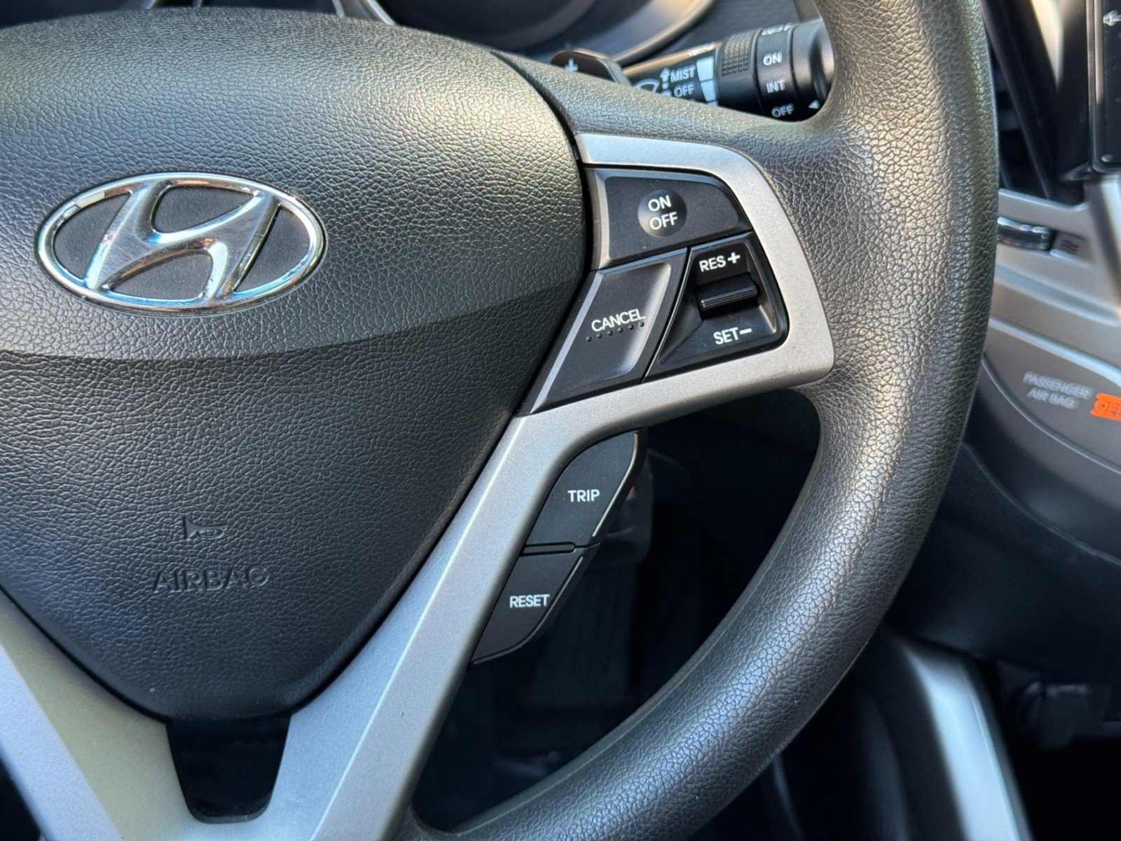 Used 2012 Hyundai Veloster FWD image 20