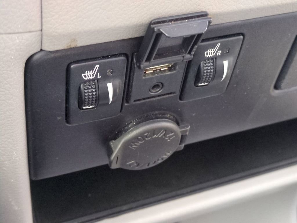 Used 2020 Toyota Sienna Limited image 24