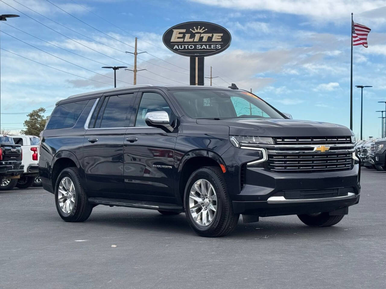 Used 2023 Chevrolet Suburban Premier image 1