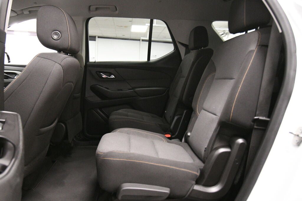 Used 2020 Chevrolet Traverse LT image 19