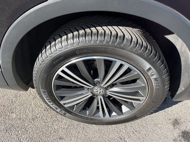 Used 2018 Volkswagen Tiguan SEL Premium image 17
