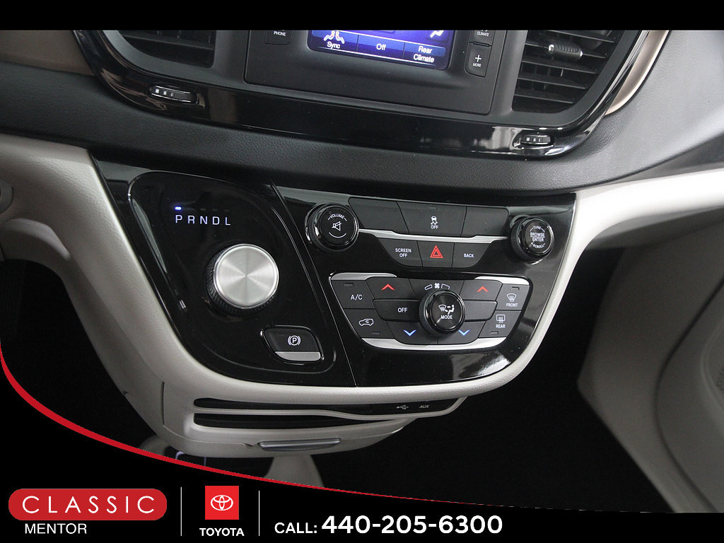 Used 2017 Chrysler Pacifica LX FWD image 15