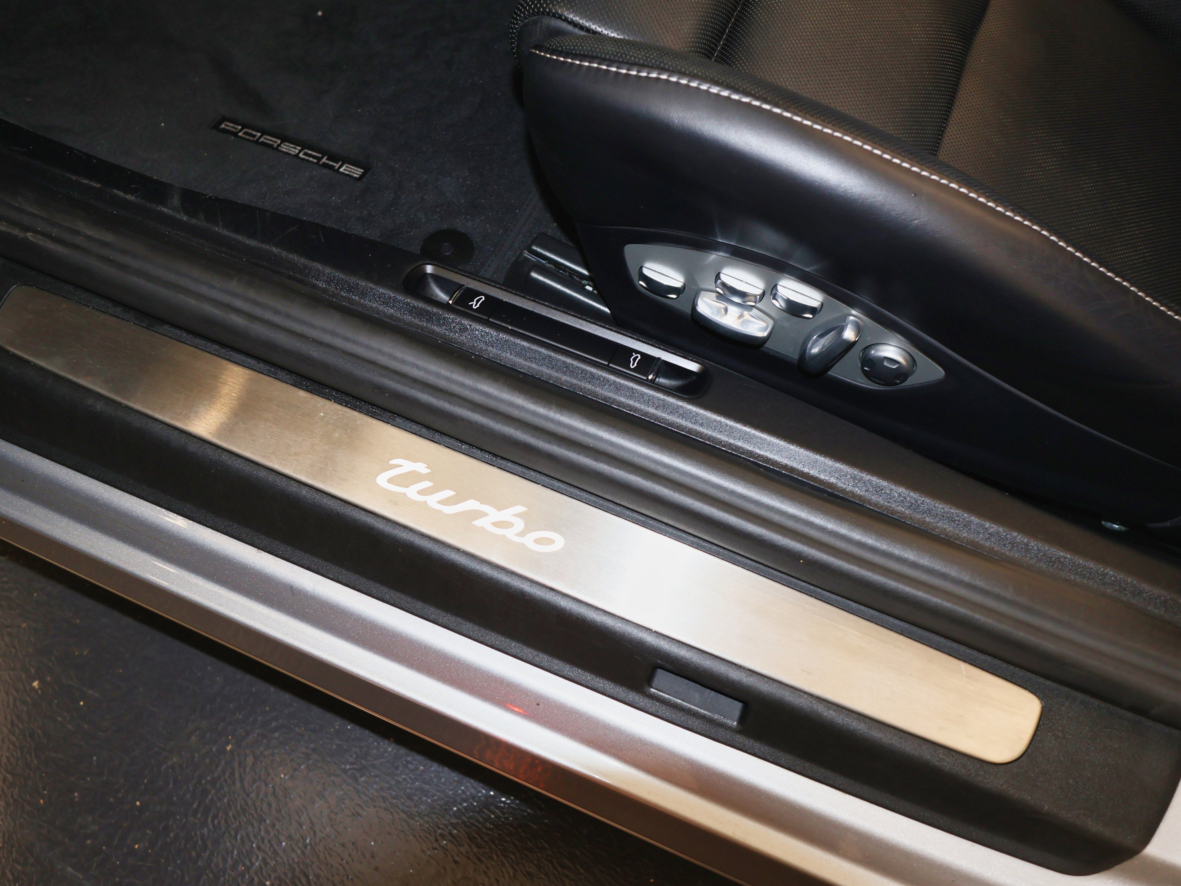 Used 2016 Porsche 911 Turbo image 25