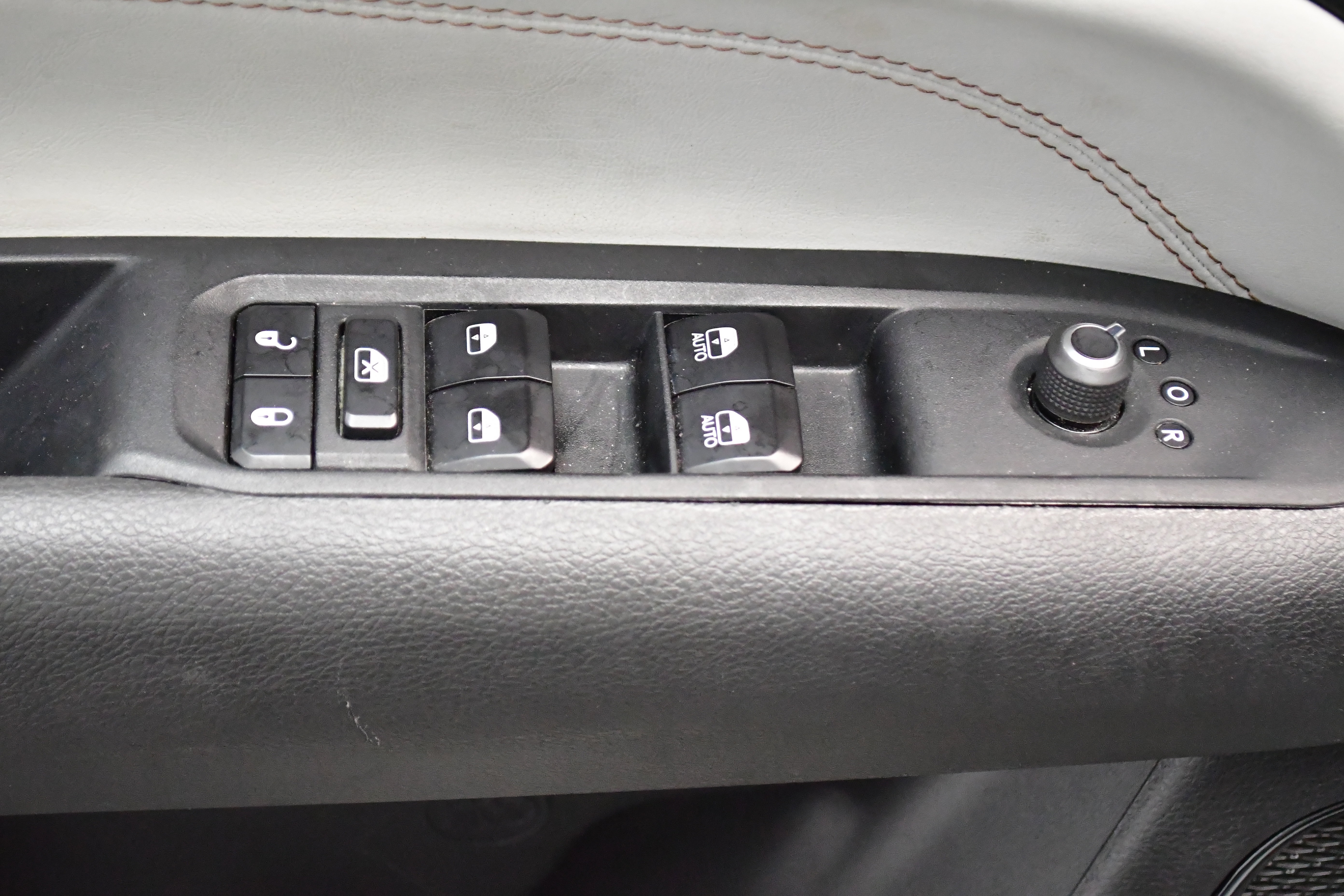 Used 2025 Jeep Compass Limited AWD/4WD image 16