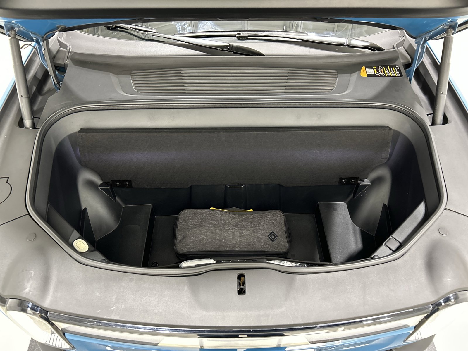 Used 2022 Rivian R1T Adventure image 14