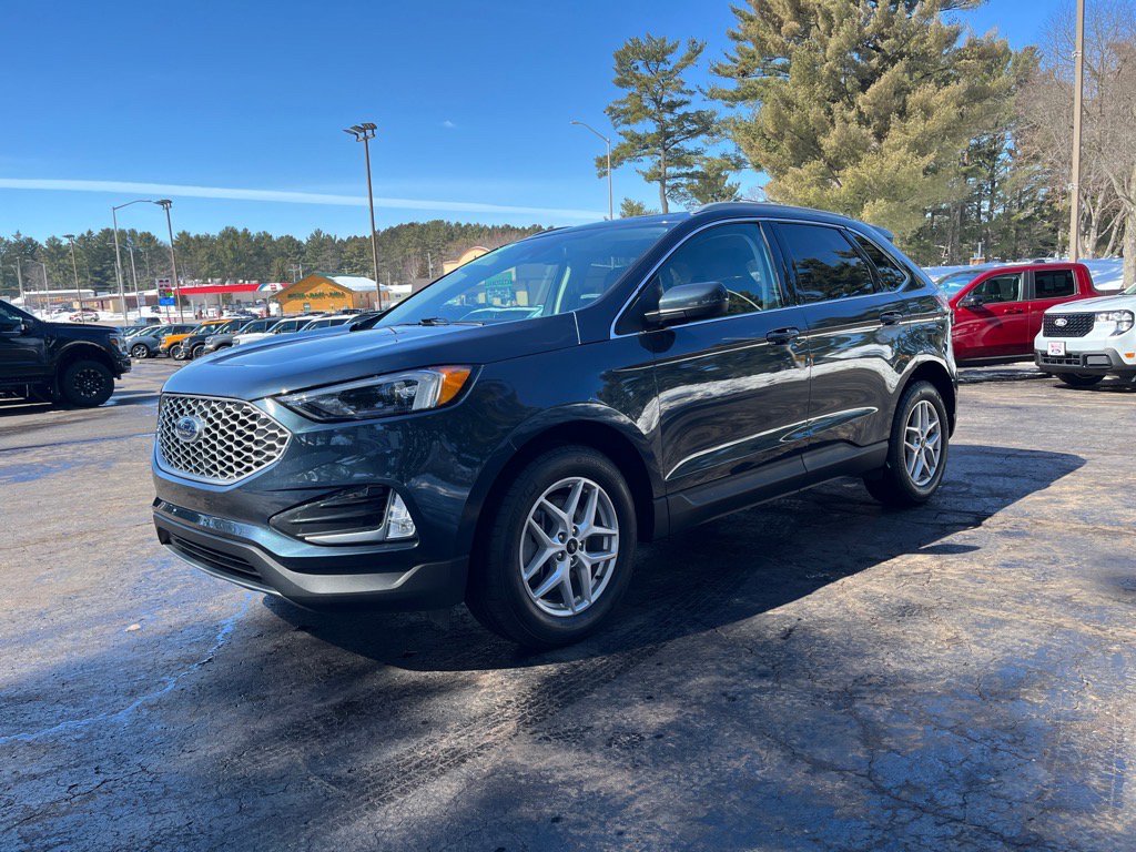 Used 2024 Ford Edge SEL w/ Convenience Package image 3