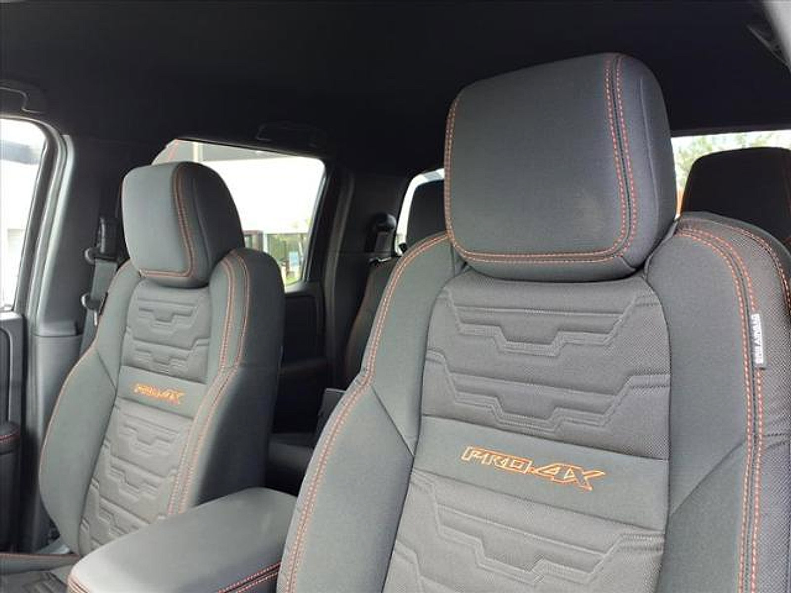 New 2026 Nissan Frontier PRO-4X w/ Pro-4x Convenience Package image 14