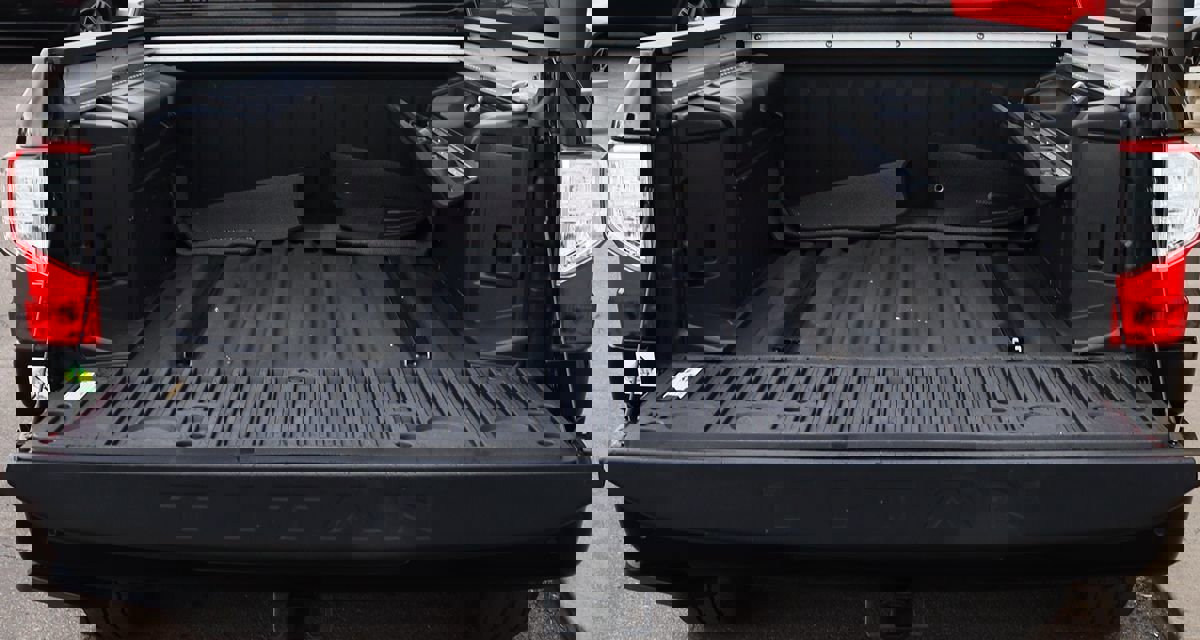 Used 2020 Nissan Titan SV w/ SV Convenience Package image 23