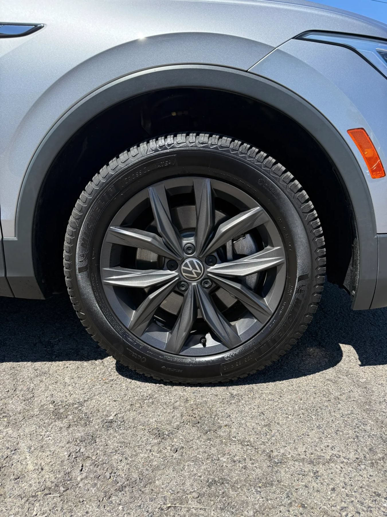 Used 2022 Volkswagen Tiguan SE AWD/4WD image 32