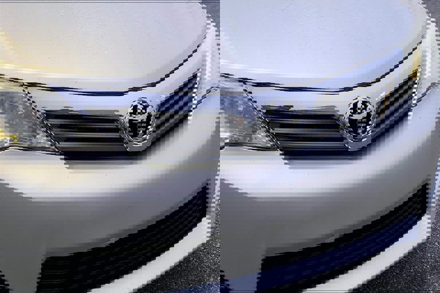 Used 2014 Toyota Camry L image 28