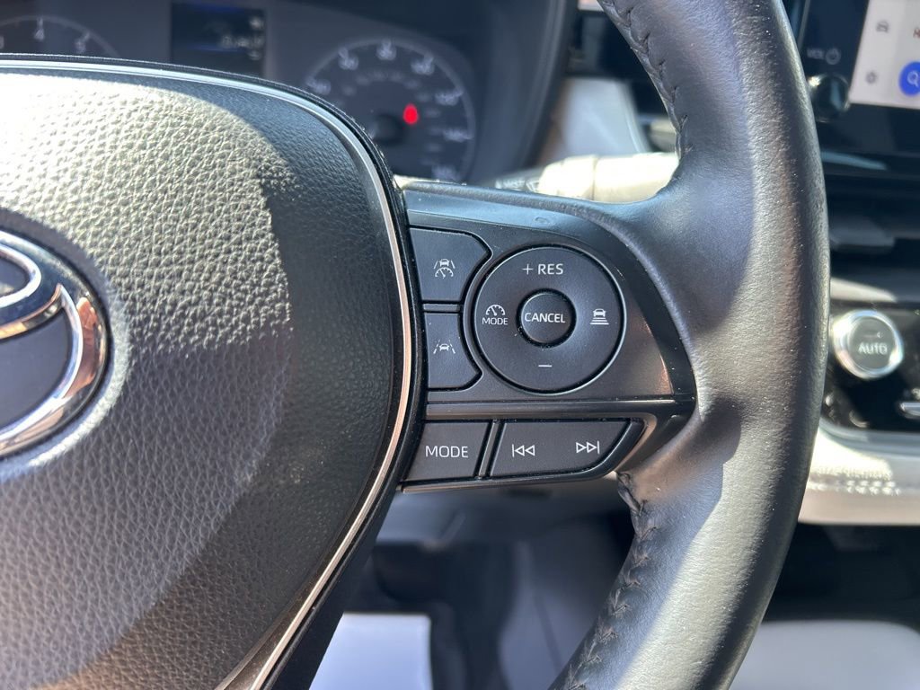 Used 2024 Toyota Corolla SE w/ SE Premium Package image 9