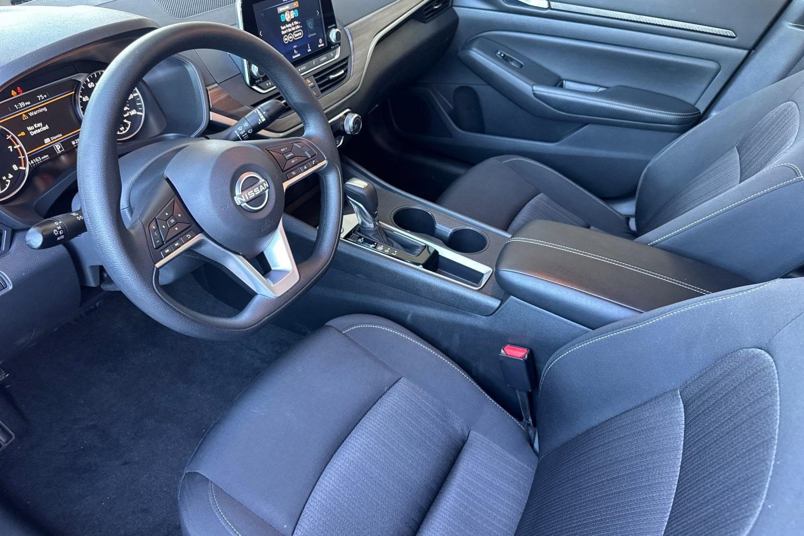 Used 2025 Nissan Altima 2.5 SV image 4