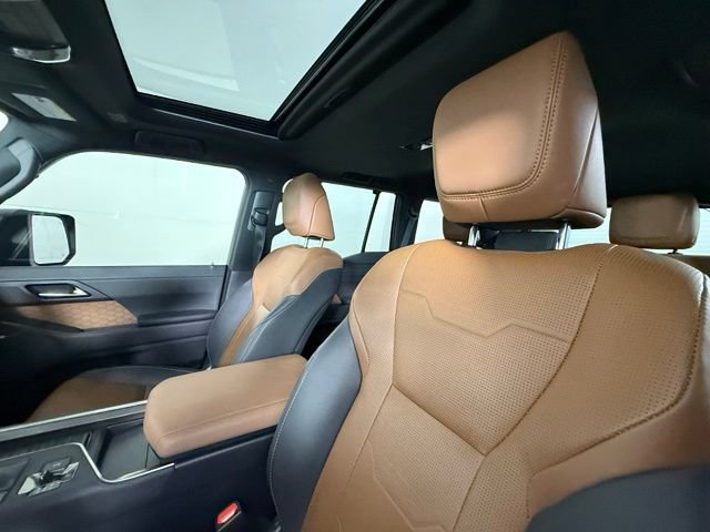 Used 2024 Lexus GX 550 w/ Accessory Package (2T) AWD/4WD image 5