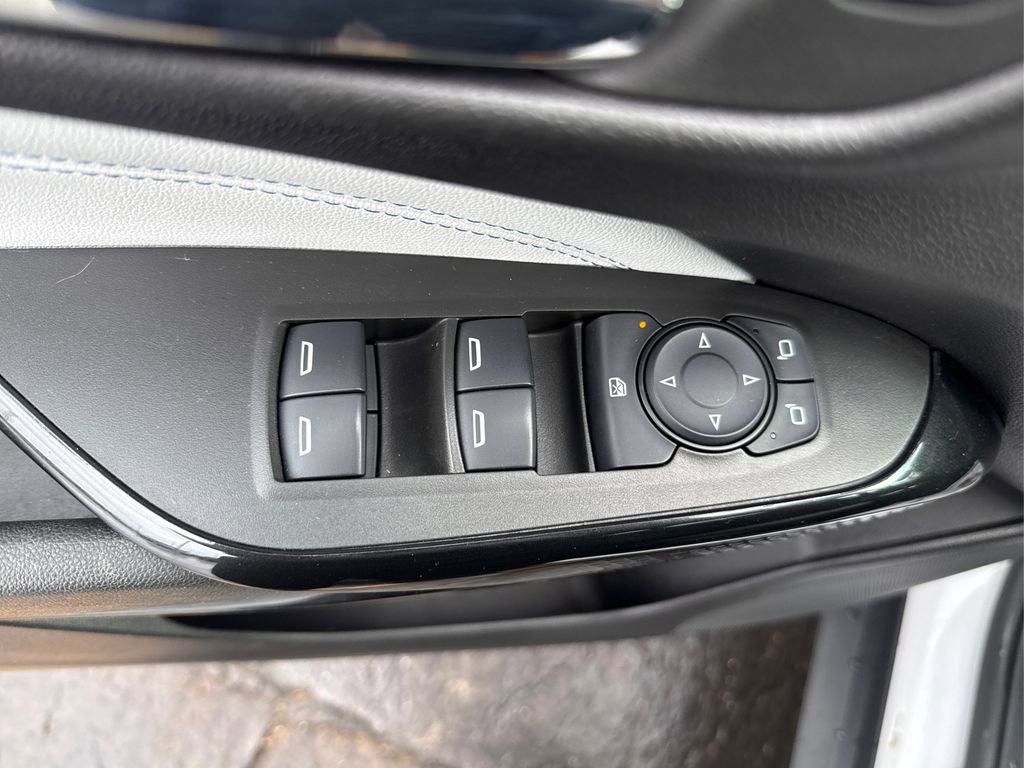 Used 2024 Chevrolet Trax LT w/ Driver Confidence Package image 9